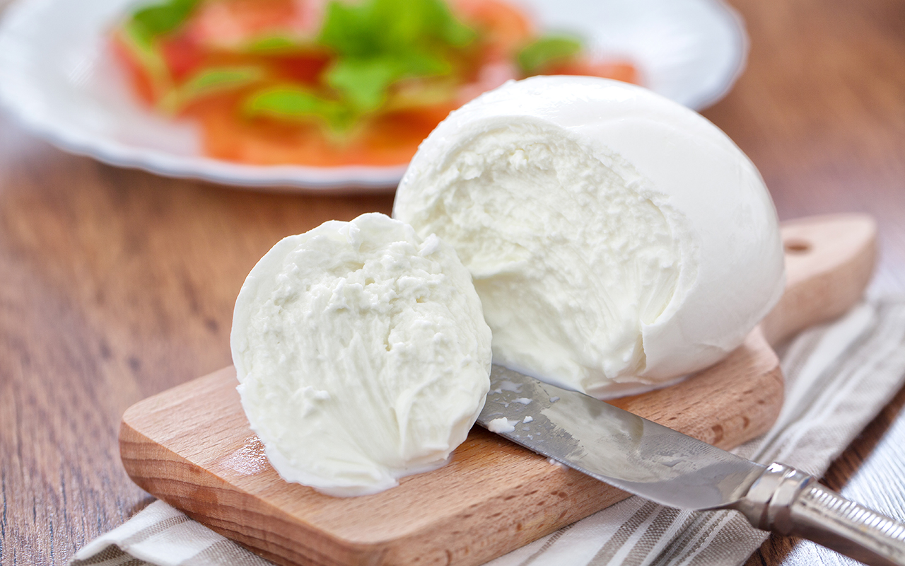 Mozzarella su tagliere